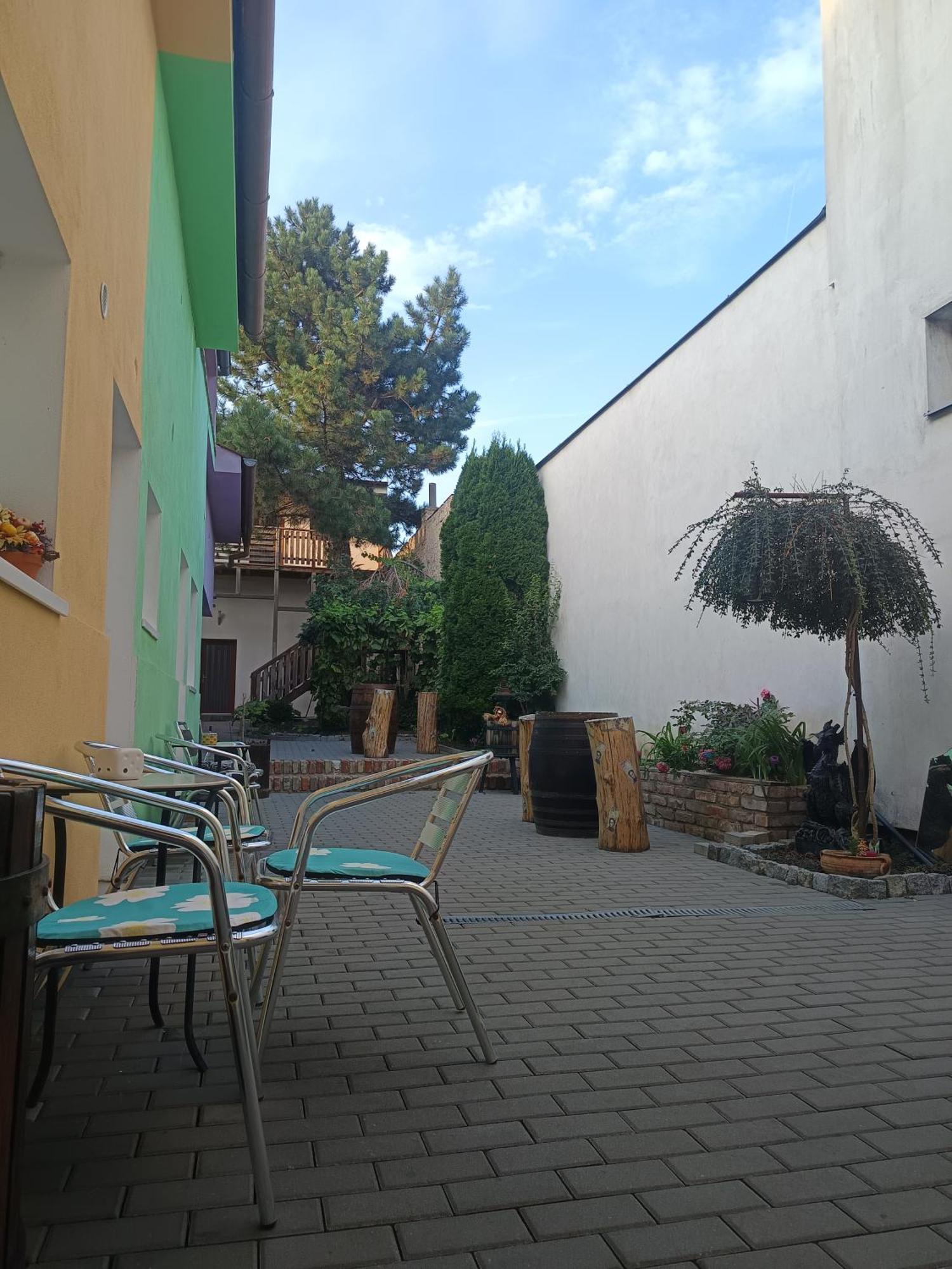 Pension Archa Mikulov Exteriör bild